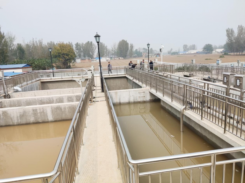 慶(qing)祝公司(si)濮陽汚水處理項目註水投入使用